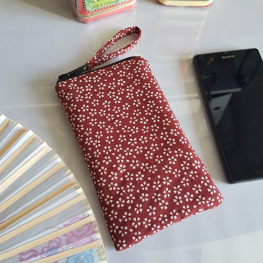 Smartphone sleeve - zipper closure - Sakura red white